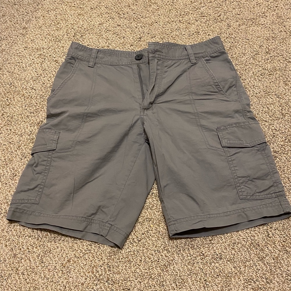 Mens cargo shorts. Size 29w